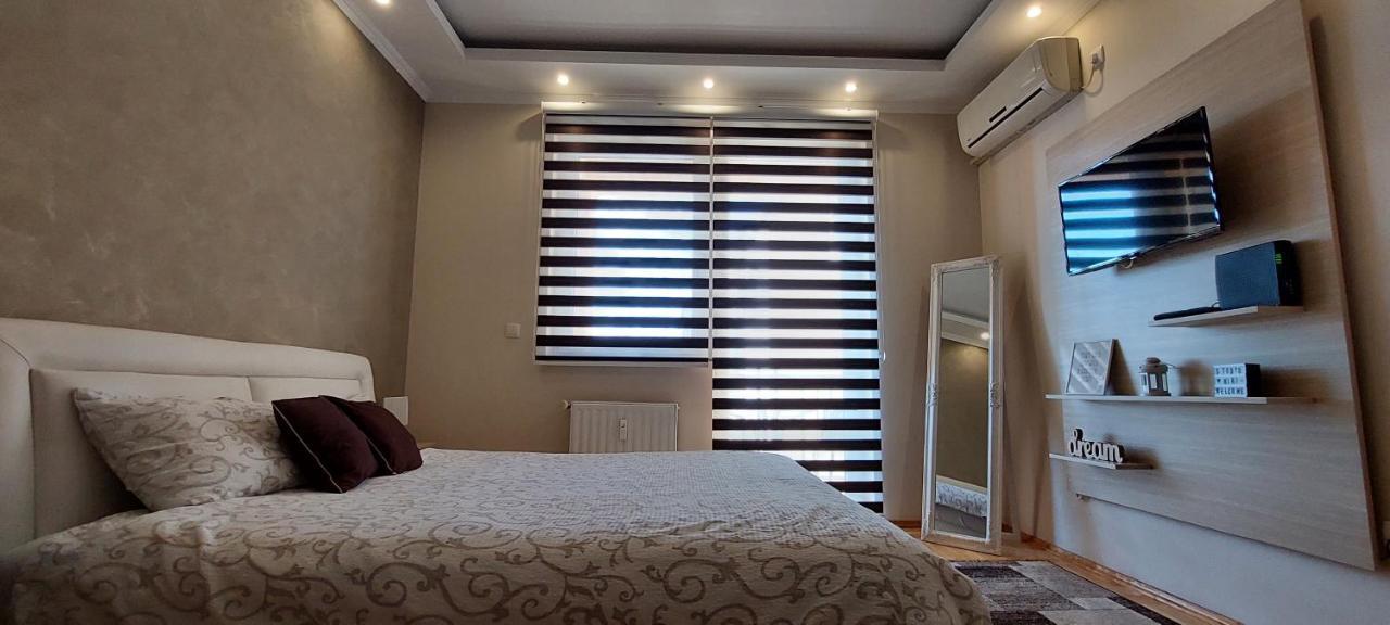 Apartman Studio Niki Subotica Buitenkant foto