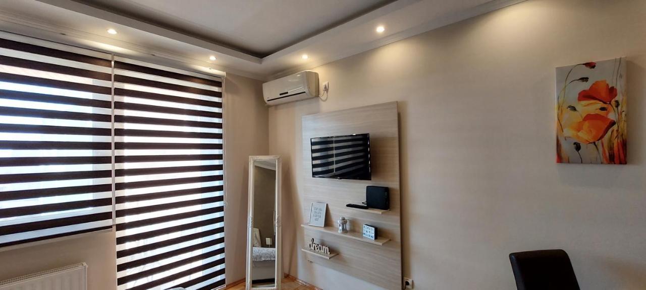 Apartman Studio Niki Subotica Buitenkant foto