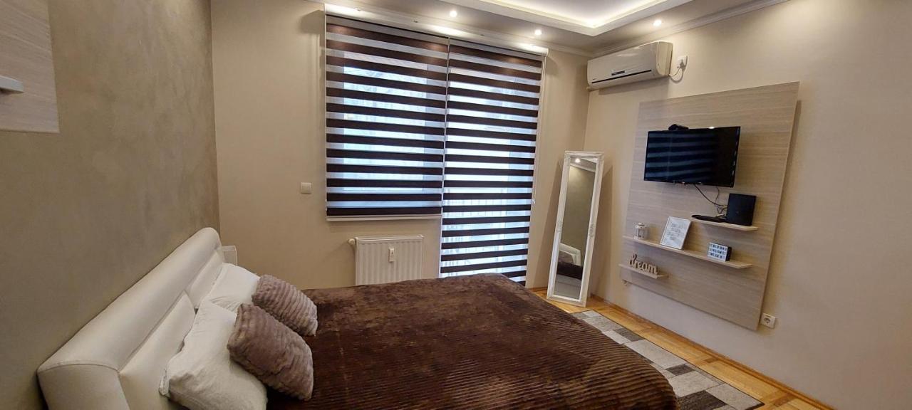 Apartman Studio Niki Subotica Buitenkant foto