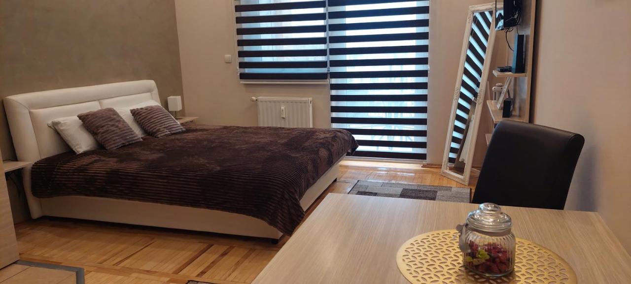 Apartman Studio Niki Subotica Buitenkant foto