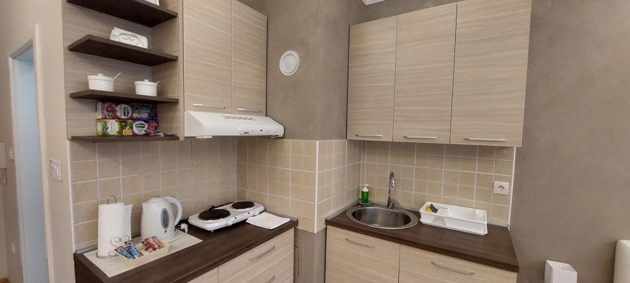 Apartman Studio Niki Subotica Buitenkant foto