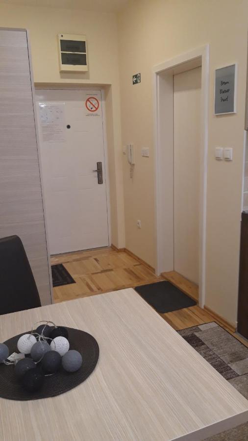 Apartman Studio Niki Subotica Buitenkant foto